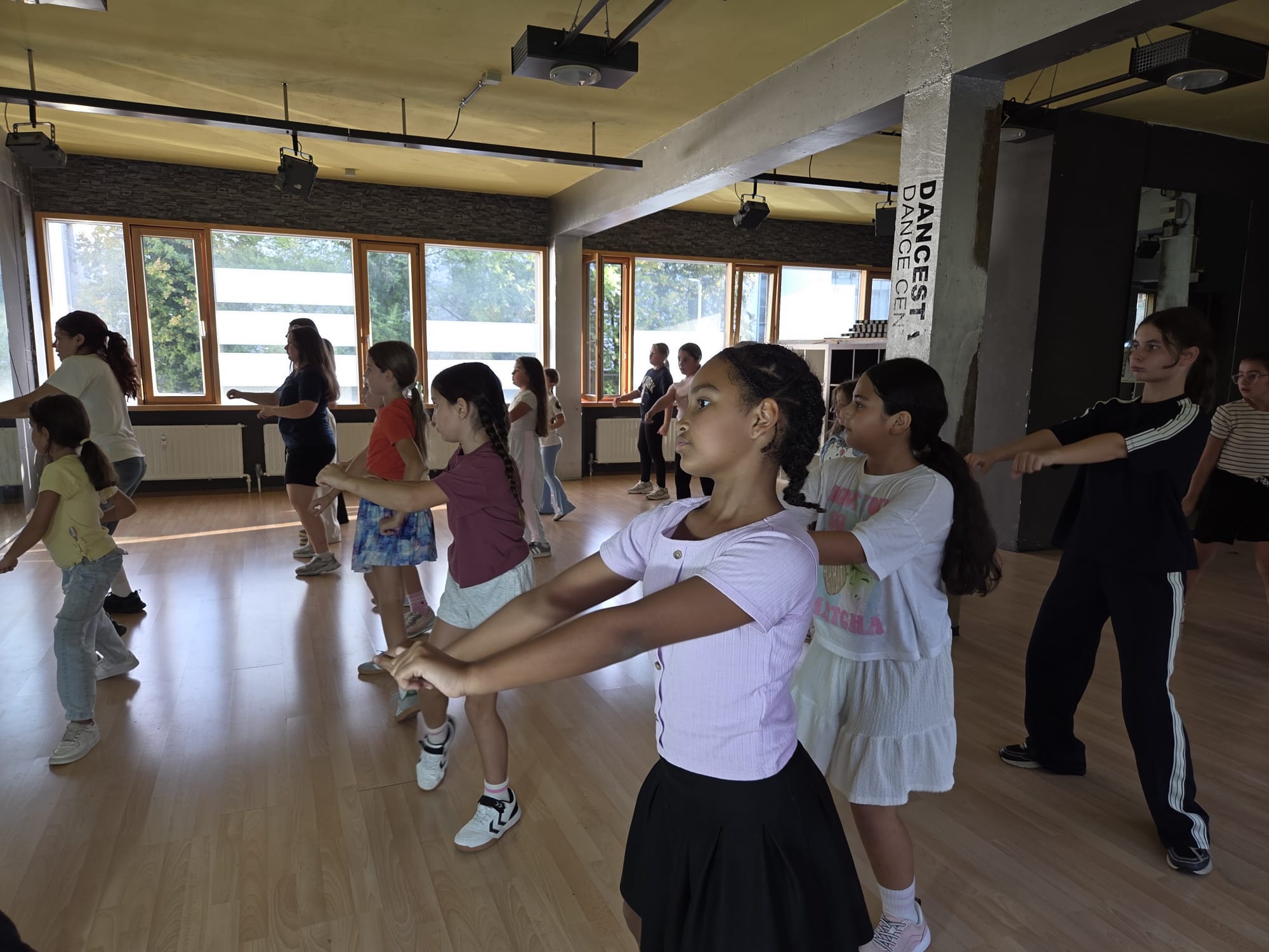 DANCESTAGE Community